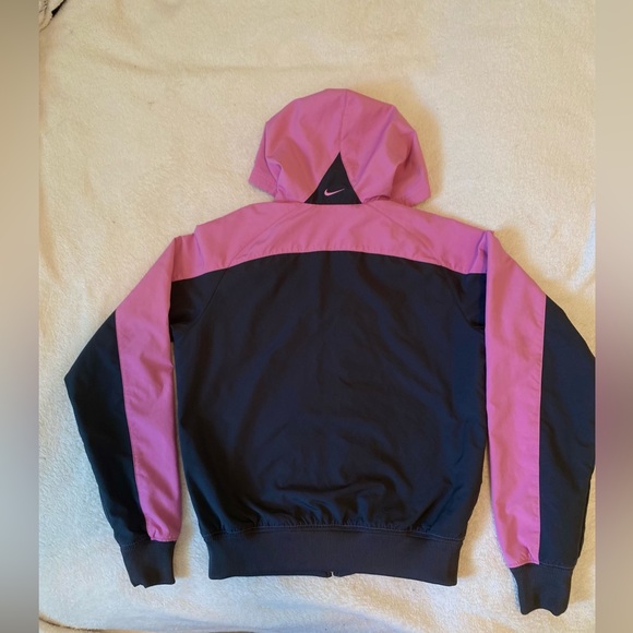 Nike Cropped WindBreaker Purple and Grey Zippered Jacket - Picture 4 of 5
